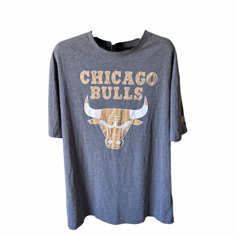 Gray Chicago Bulls Graphic T-Shirt – Size XL‎